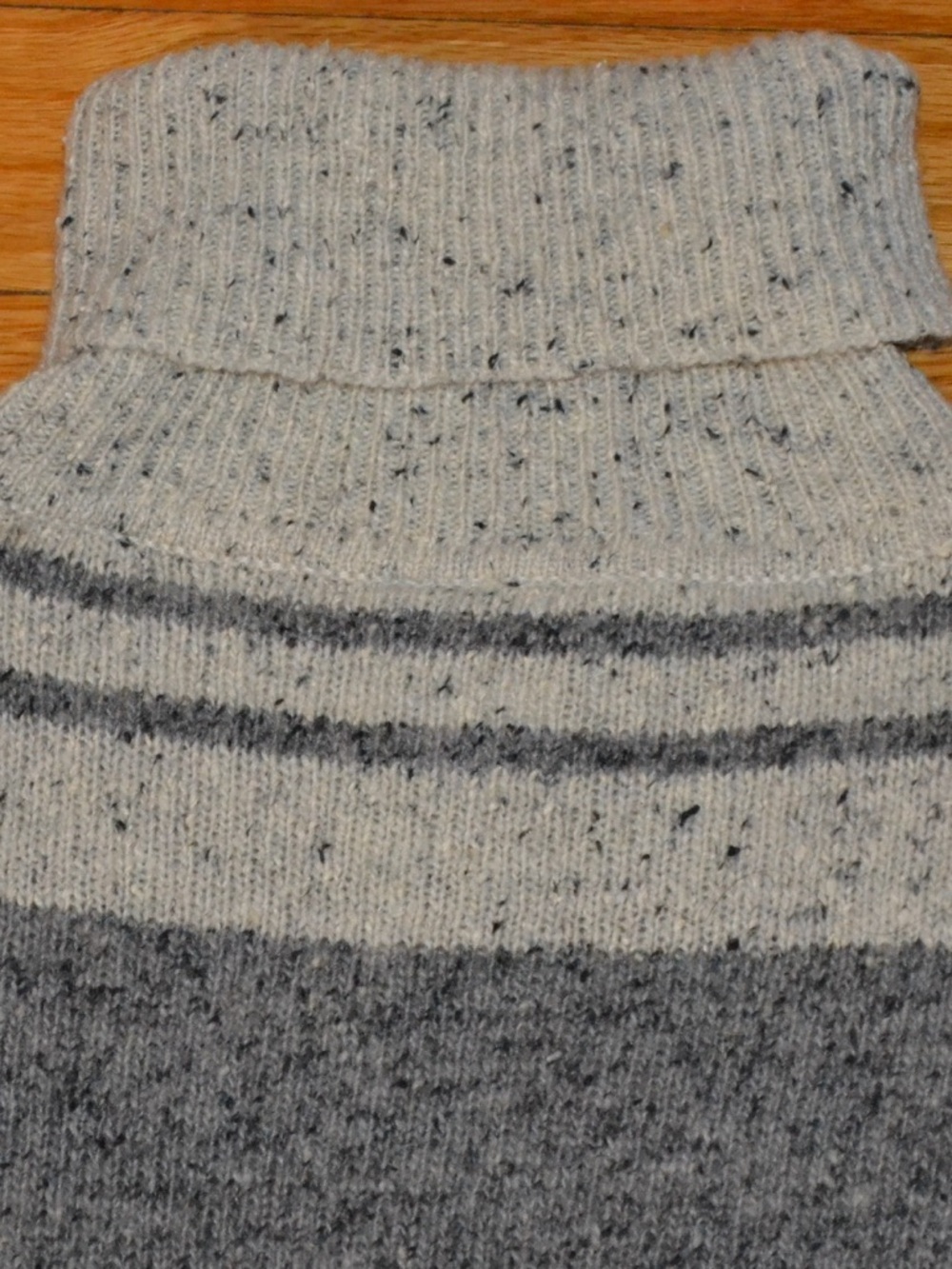 Women’s Ann Taylor LOFT wool striped turtleneck sweater, size M - Picture 14 of 14